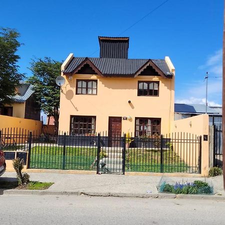 Alojamiento Raquel Y Hector Ushuaia Exterior photo